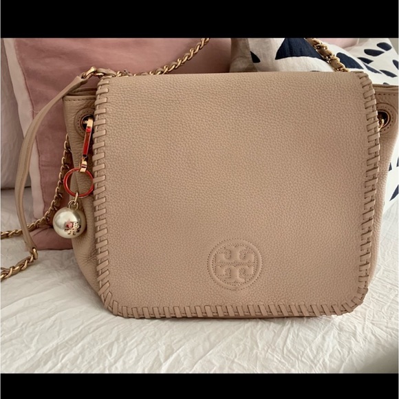 Tory Burch Handbags - Tory Burch purse with key fob